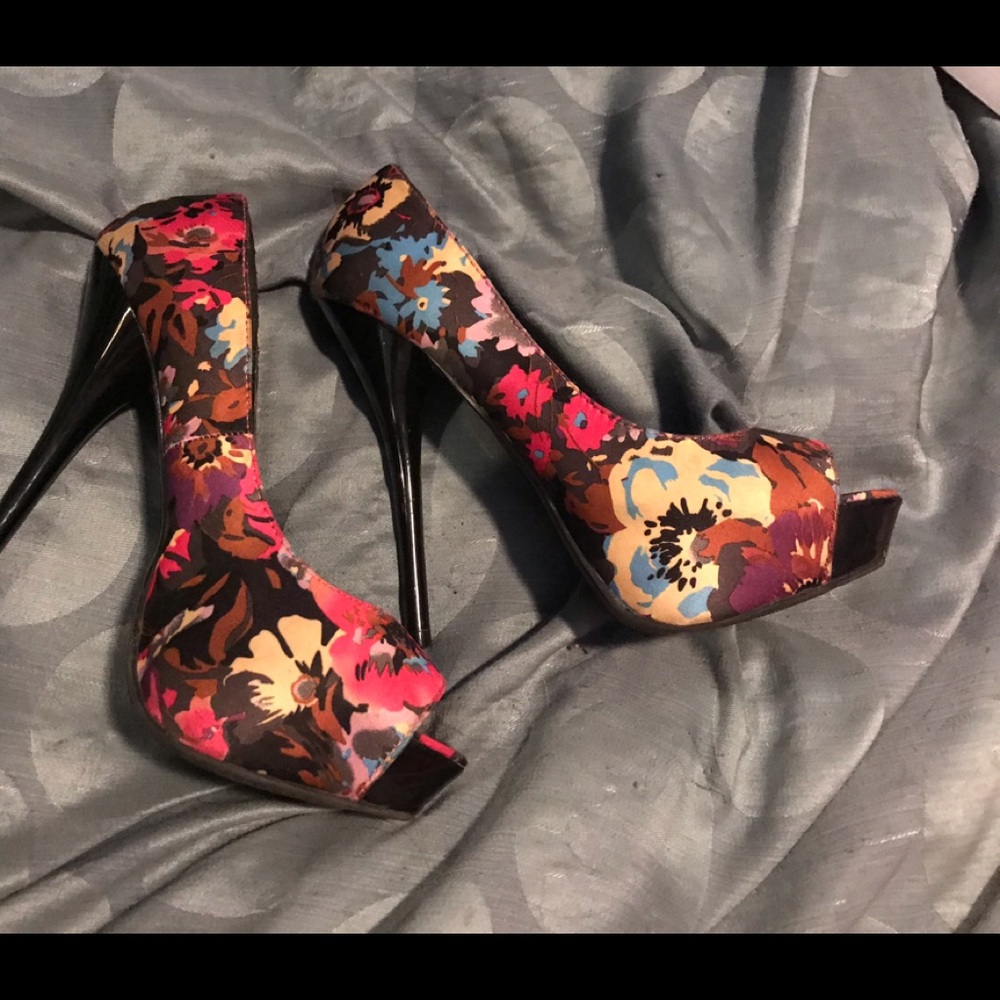 Floral heels size 7